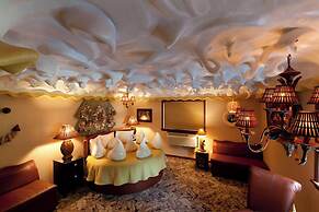 The Roxbury at Stratton Falls