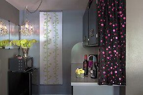 The Roxbury at Stratton Falls