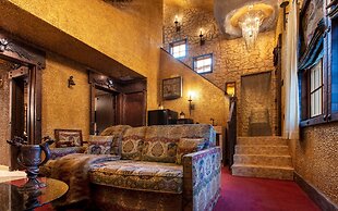 The Roxbury at Stratton Falls