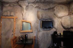 The Roxbury at Stratton Falls