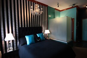 The Roxbury at Stratton Falls