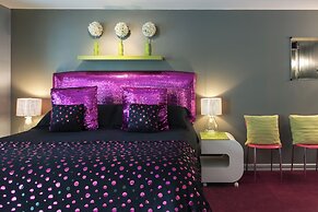 The Roxbury at Stratton Falls