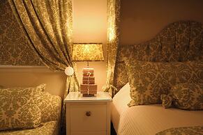 The Roxbury at Stratton Falls