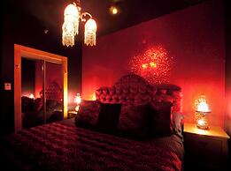 The Roxbury at Stratton Falls