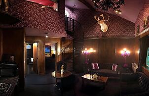 The Roxbury at Stratton Falls