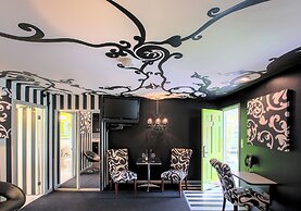 The Roxbury at Stratton Falls