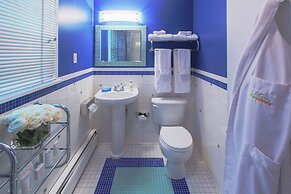 The Roxbury at Stratton Falls