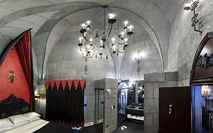 The Roxbury at Stratton Falls