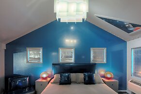 The Roxbury at Stratton Falls