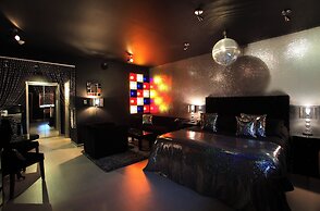 The Roxbury at Stratton Falls