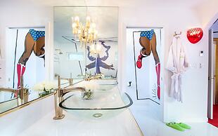 The Roxbury at Stratton Falls