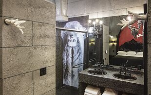 The Roxbury at Stratton Falls