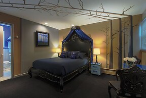 The Roxbury at Stratton Falls