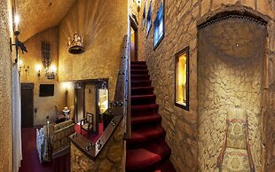 The Roxbury at Stratton Falls