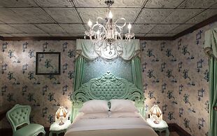 The Roxbury at Stratton Falls