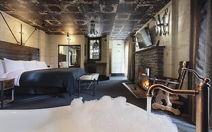 The Roxbury at Stratton Falls