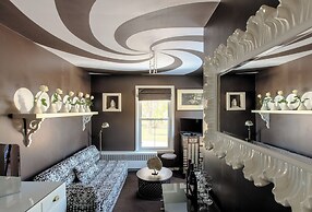 The Roxbury at Stratton Falls