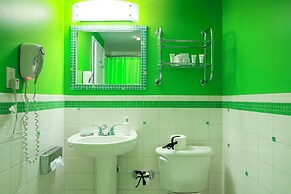 The Roxbury at Stratton Falls