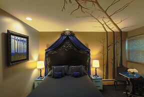 The Roxbury at Stratton Falls