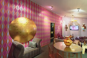 The Roxbury at Stratton Falls