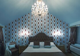 The Roxbury at Stratton Falls