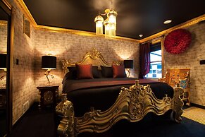 The Roxbury at Stratton Falls