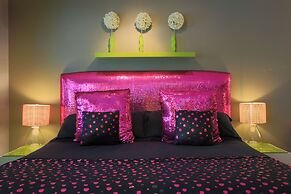 The Roxbury at Stratton Falls