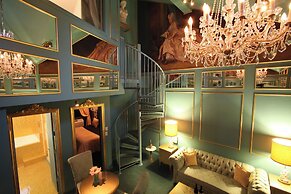 The Roxbury at Stratton Falls