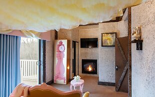 The Roxbury at Stratton Falls