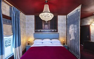 The Roxbury at Stratton Falls