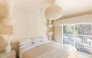 The Roxbury at Stratton Falls