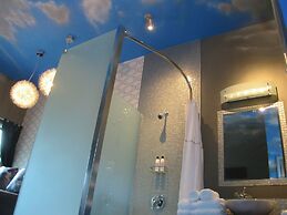 The Roxbury at Stratton Falls