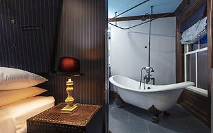 The Roxbury at Stratton Falls