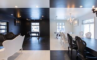 The Roxbury at Stratton Falls