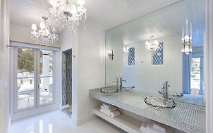 The Roxbury at Stratton Falls