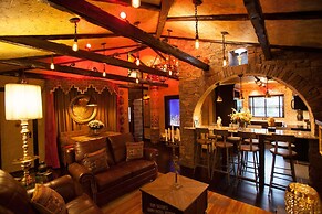 The Roxbury at Stratton Falls