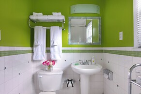 The Roxbury at Stratton Falls