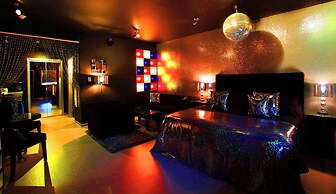 The Roxbury at Stratton Falls