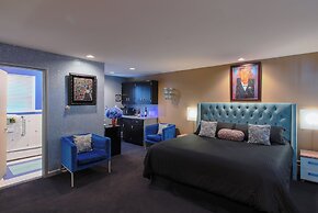 The Roxbury at Stratton Falls