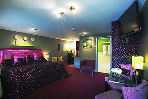 The Roxbury at Stratton Falls