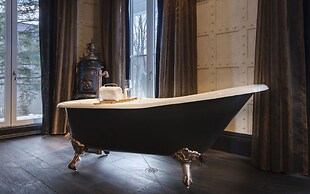 The Roxbury at Stratton Falls