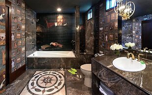 The Roxbury at Stratton Falls