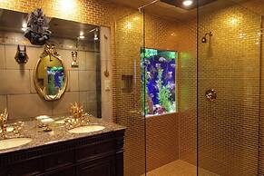 The Roxbury at Stratton Falls