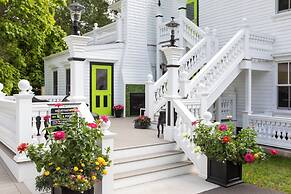 The Roxbury at Stratton Falls