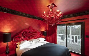 The Roxbury at Stratton Falls