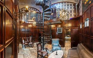 The Roxbury at Stratton Falls