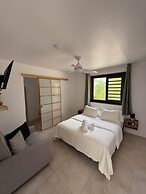 MOOREA CHILL AND BEACH LODGE