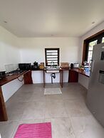 MOOREA CHILL AND BEACH LODGE