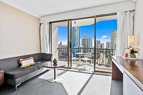 Ocean View Surfers Paradise Studio Suite