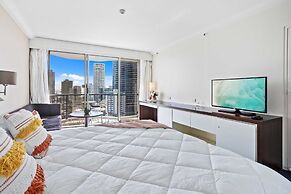 Ocean View Surfers Paradise Studio Suite